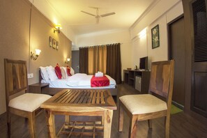 Camera Deluxe, balcone | Una scrivania, Wi-Fi gratuito