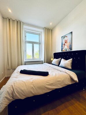 Basic Apartment | Iron/ironing board