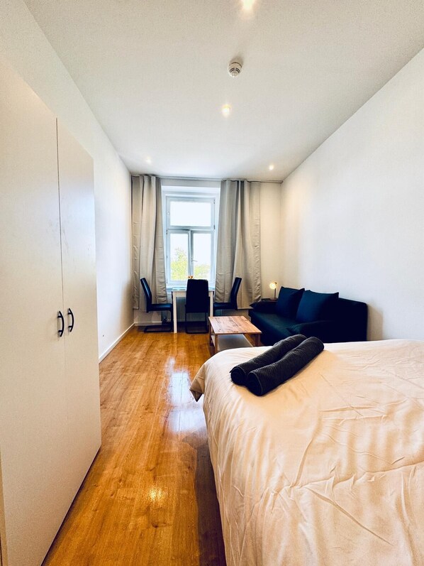 Basic Apartment | Iron/ironing board