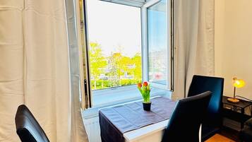 Basic Apartment | Iron/ironing board