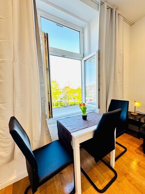 Basic Apartment | Iron/ironing board