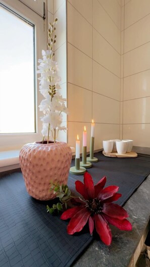 베이직 아파트 | 전용 주방 | 냉장고, 전자레인지, 쿡탑, 조리 도구/접시/주방 기구