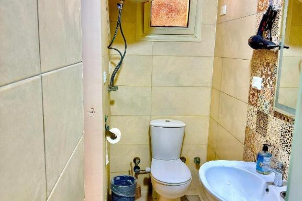 Dusche, Haartrockner, Bidet, Handtücher