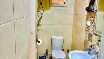 Dusche, Haartrockner, Bidet, Handtücher