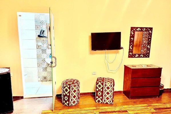 Shower, hair dryer, bidet, towels