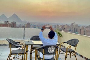 تناول الطعام بالخارج