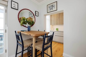 Dining - Kensington Gem, by Veeve (London)