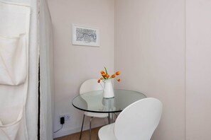 Dining - Little Lancaster, by Veeve (London)