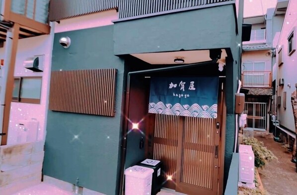 المنشأة من الخارج