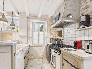 Kühlschrank, Mikrowelle, Ofen, Geschirrspüler
