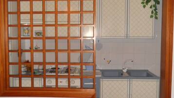 Kühlschrank, Ofen, Herdplatte, Hochstuhl