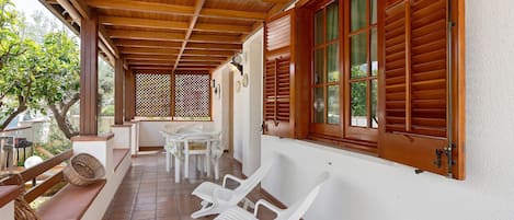 屋外ダイニングエリア