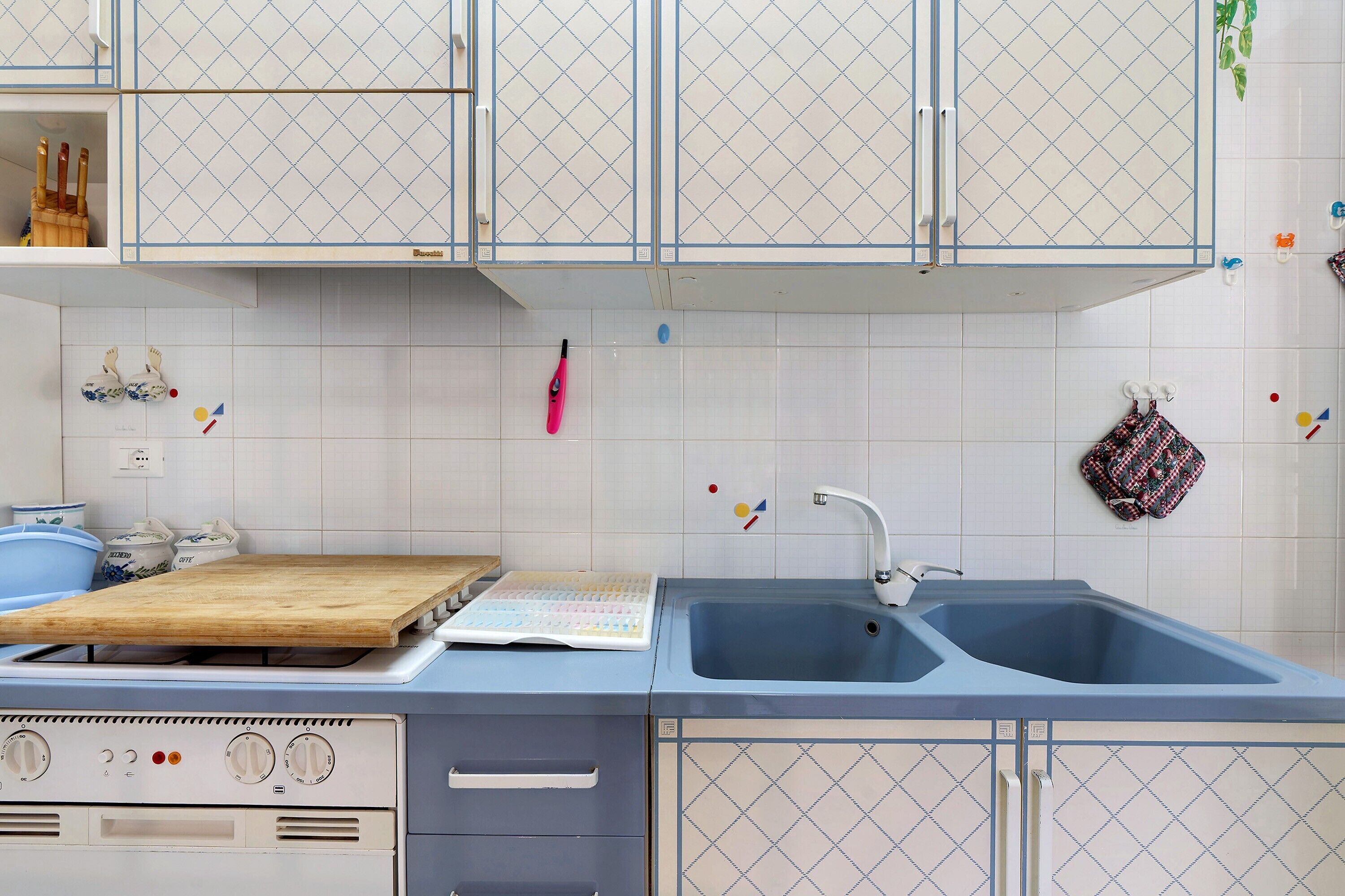 Kühlschrank, Ofen, Herdplatte, Hochstuhl
