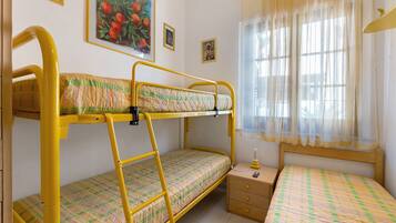 2 chambres, fer et planche à repasser, Wi-Fi, draps fournis