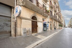 Exterior detail - Bari Station Apartment • Cozy & Convenient City Stay (Bari)