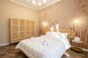1 slaapkamer, een strijkplank/strijkijzer, reisbedje