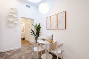 Dining - Bari Station Apartment • Cozy & Convenient City Stay (Bari)