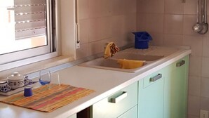 A kitchen with a window, a sink, a tea set, and a striped mat. - Villa 'Tra Cielo E Sabbia 2' with Sea View, Private Terrace and Air Conditioning (San Vito Lo Capo)