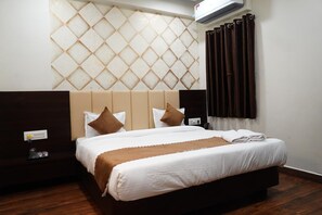 Superior Room | Free WiFi - Hotel vraj palace (Dwarka)