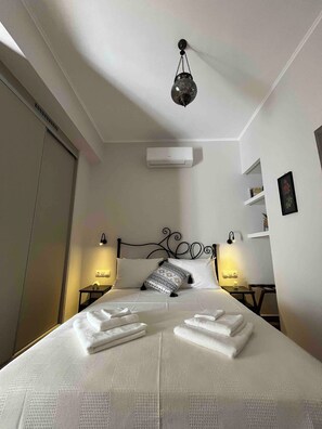 Desk, iron/ironing board, WiFi, bed sheets - Mirodatys House (Rodos)