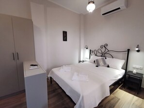 Desk, iron/ironing board, WiFi, bed sheets - Mirodatys House (Rodos)