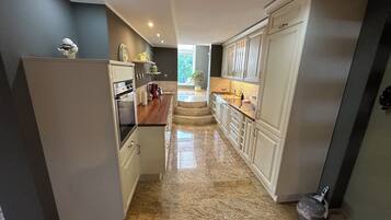 Refrigerador, horno, parrilla de estufa y lavavajillas