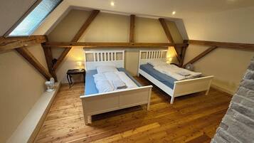 3 habitaciones, escritorio, wifi gratis y ropa de cama