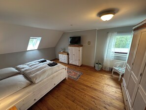 3 Schlafzimmer, Schreibtisch, kostenloses WLAN, Bettwäsche