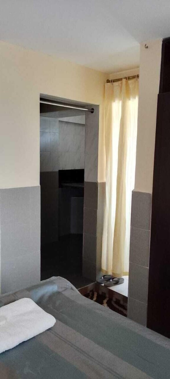 Laptop workspace, free WiFi - Koyaro Centre (Nairobi)
