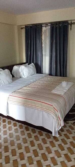 Laptop workspace, free WiFi - Koyaro Centre (Nairobi)