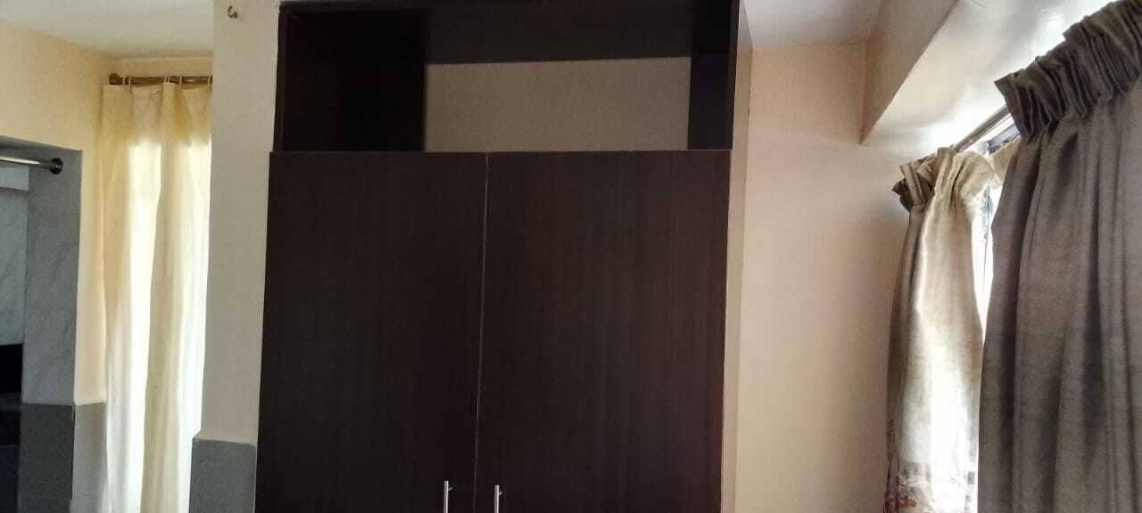 Espacio para trabajar con laptop y wifi gratis 