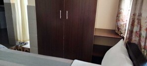 Laptop workspace, free WiFi