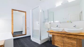 Deluxe-Doppelzimmer, Stadtblick | Badezimmer