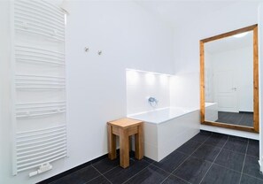 Deluxe Double Room, City View | Free WiFi - Hotel Hahnmühle 1323 (Coburg)