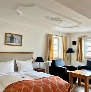 Superior Double Room, City View | Free WiFi - Hotel Hahnmühle 1323 (Coburg)