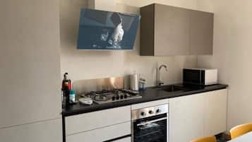 Frigorifero, forno, piano cottura, seggiolone