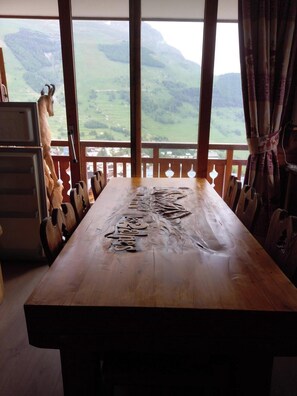 Dining - LES 2 ALPES, comfortable T2 apartment, with private covered parking space, at the foot of the slopes (Les Deux Alpes)