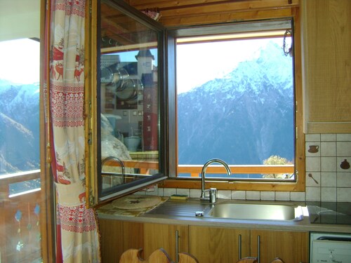 LES 2 ALPES, appt T2 grand confort, avec place pk couvert privé, pied des pistes