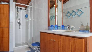 Bruser, hårtørrer, håndklæder