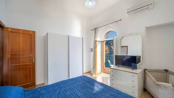 3 quartos, ferros/tábuas de passar roupa, Wi-Fi, roupa de cama