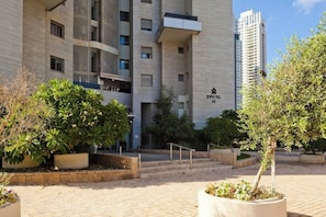 Exterior - Bright 3BR w/ Large Terrace & Sea View | Mamad (Bat Yam)