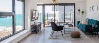 Magical 4BR APT With Panoramic Sea View | Mamad