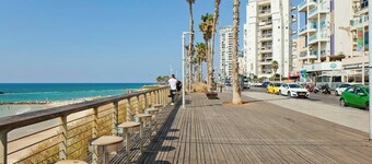 3BR Beachfront Apt w/ Amazing Sea View | Mamad