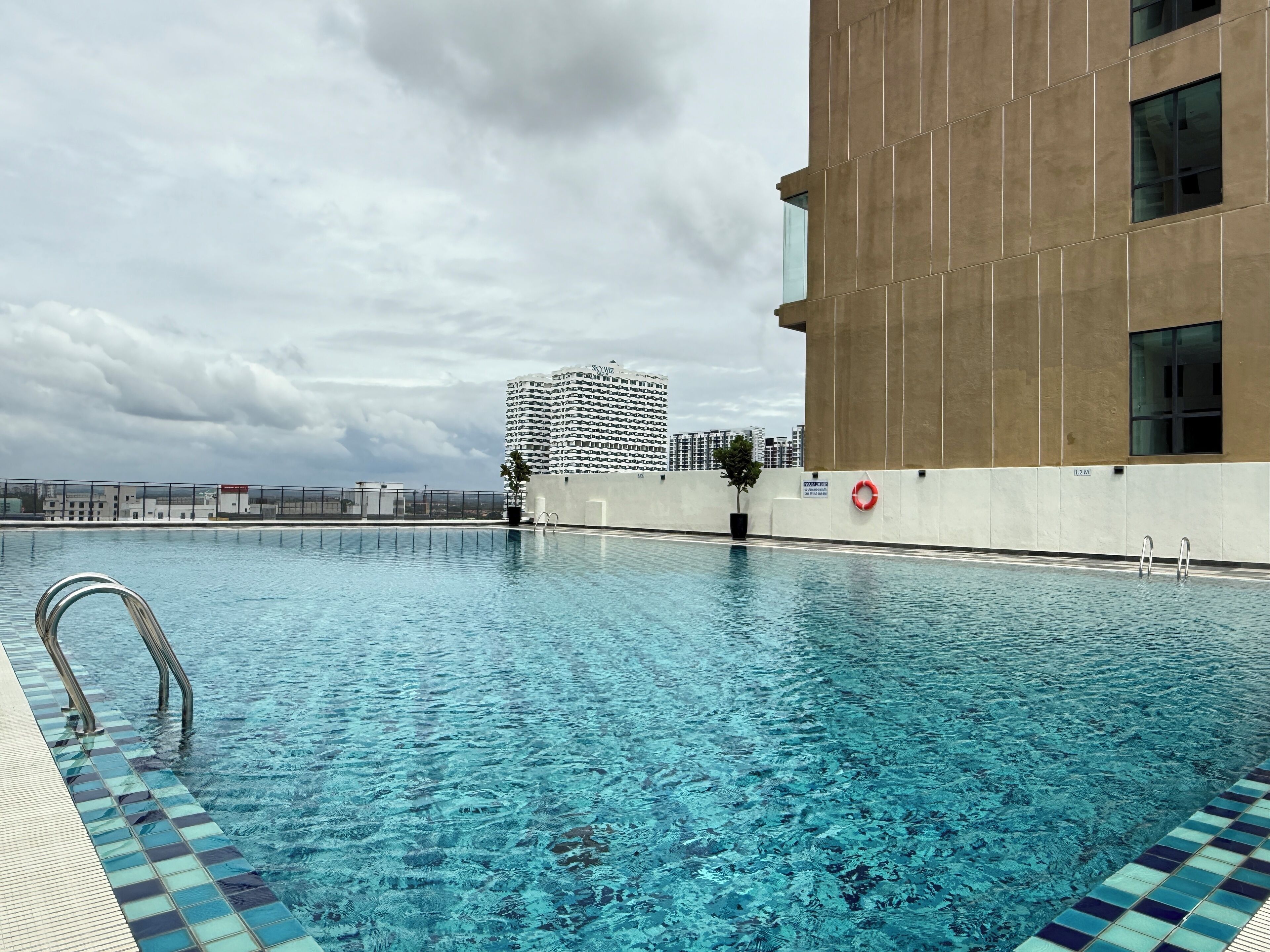 Kolam renang outdoor