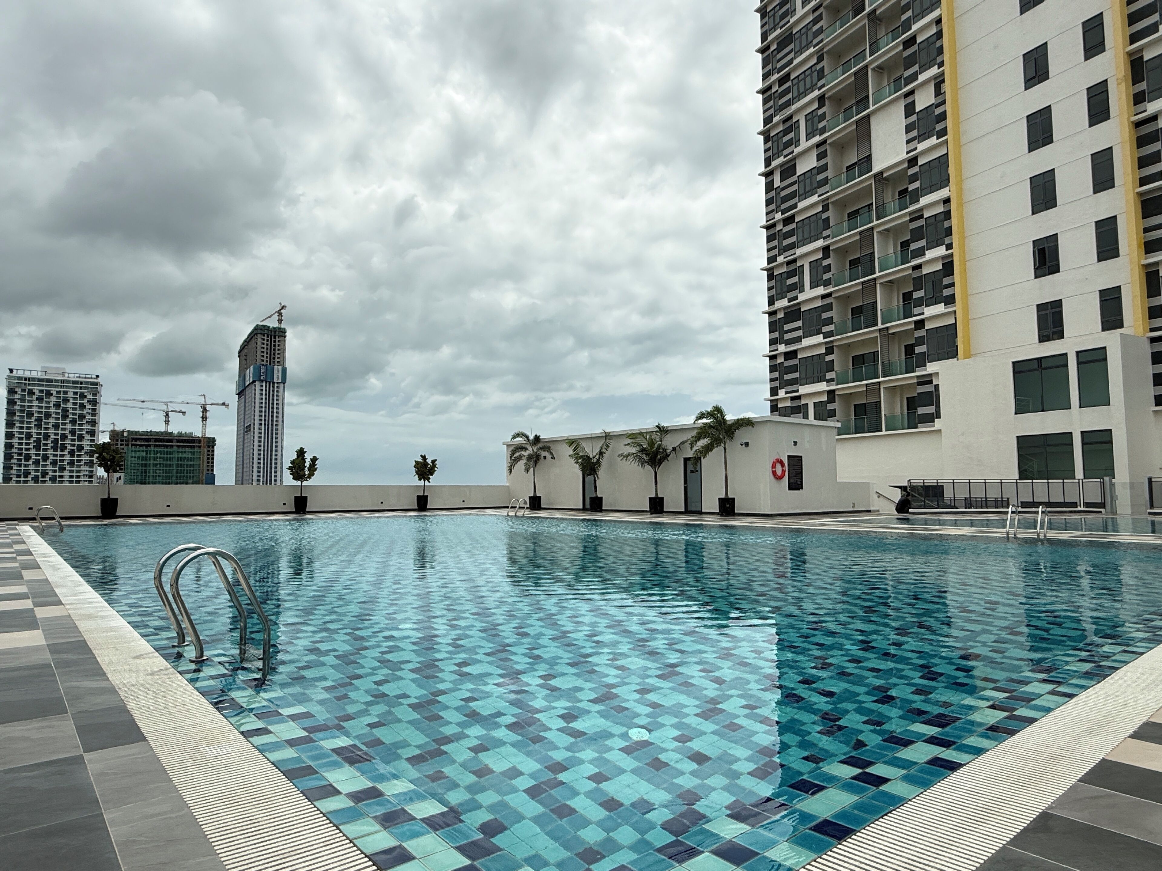 Kolam renang outdoor