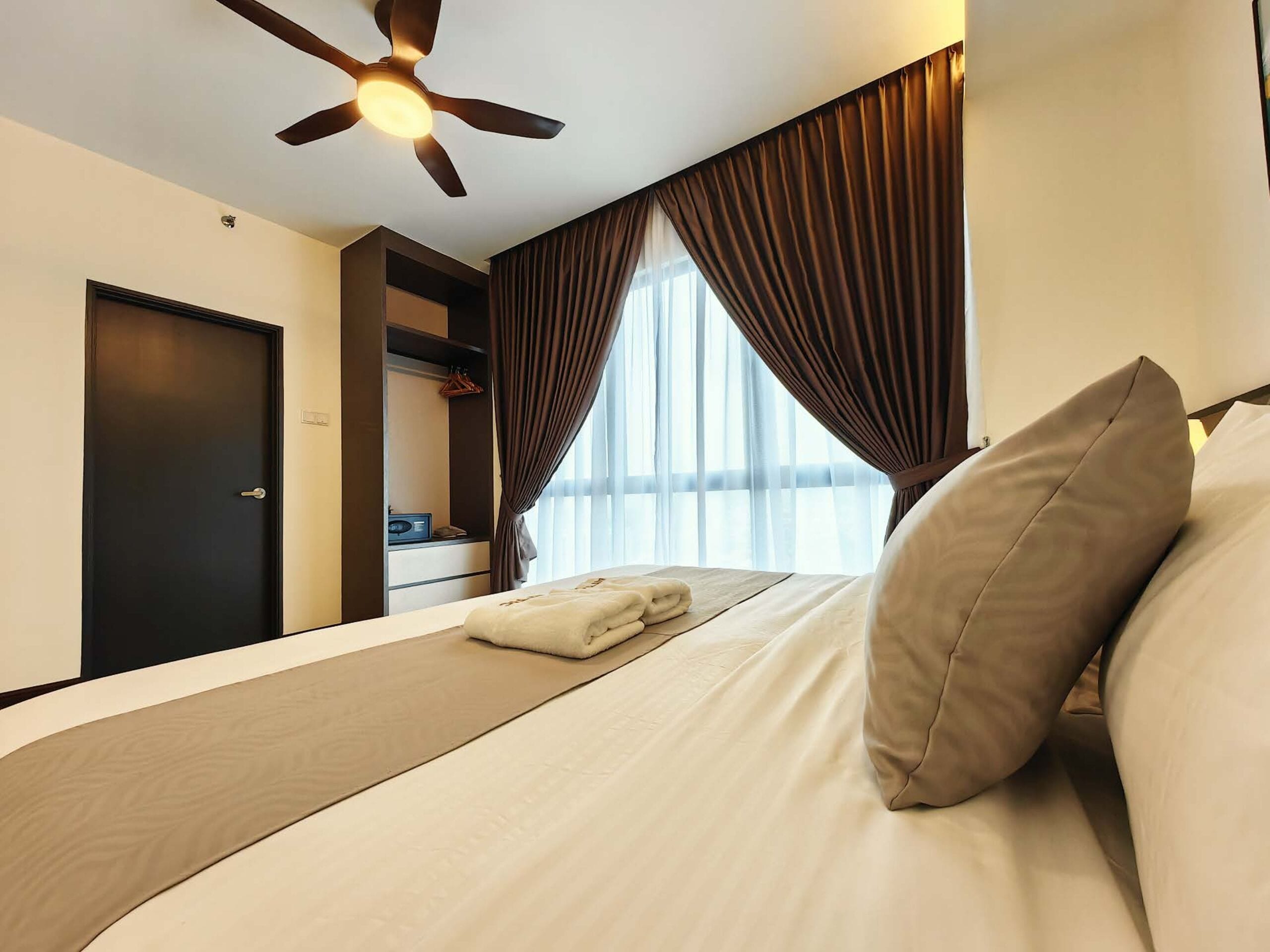 Verdunkelungsvorhänge, Bügeleisen/Bügelbrett, kostenloses WLAN