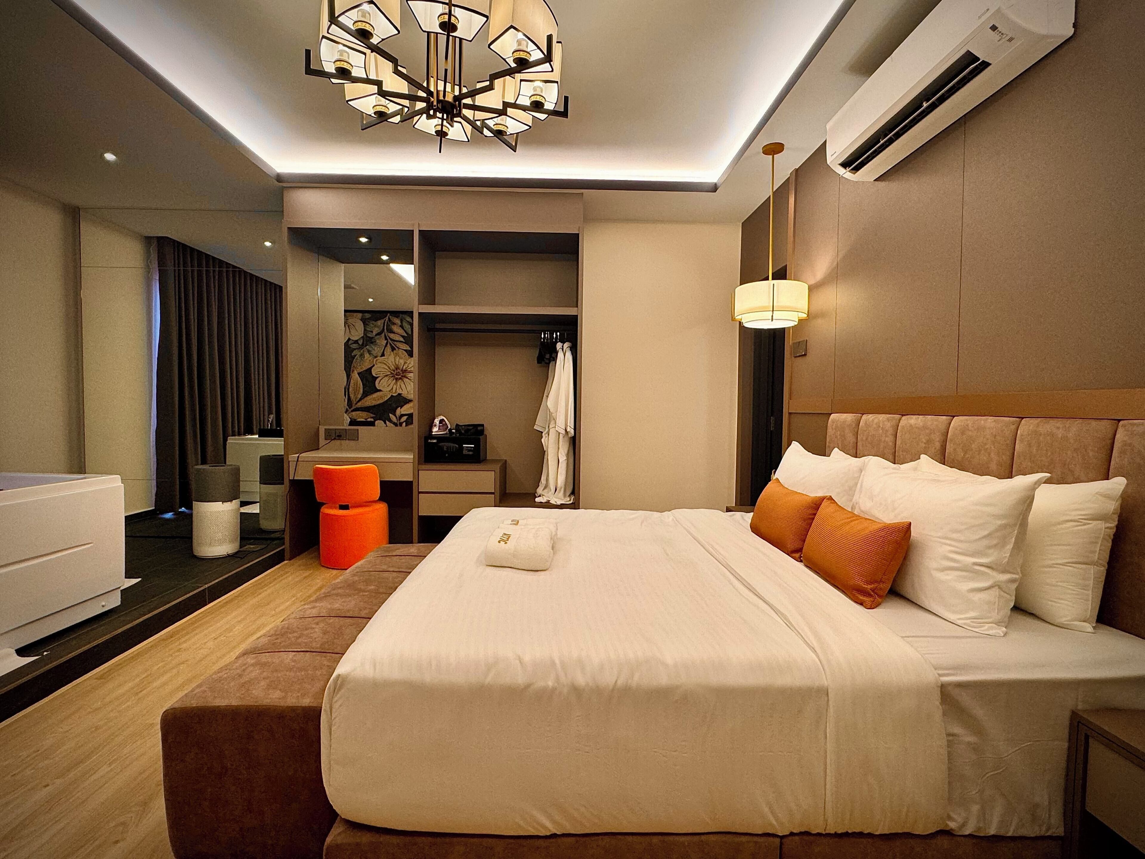 Suite Présidentielle, 1 très grand lit, vue partielle sur la mer | Rideaux occultants, fer et planche à repasser, Wi-Fi gratuit