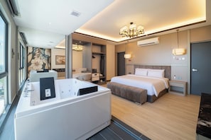 Presidential Suite, 1 King Bed, Partial Sea View | Blackout curtains, iron/ironing board, free WiFi, bed sheets - Asteria Melaka by Attic Suite (Malacca City)