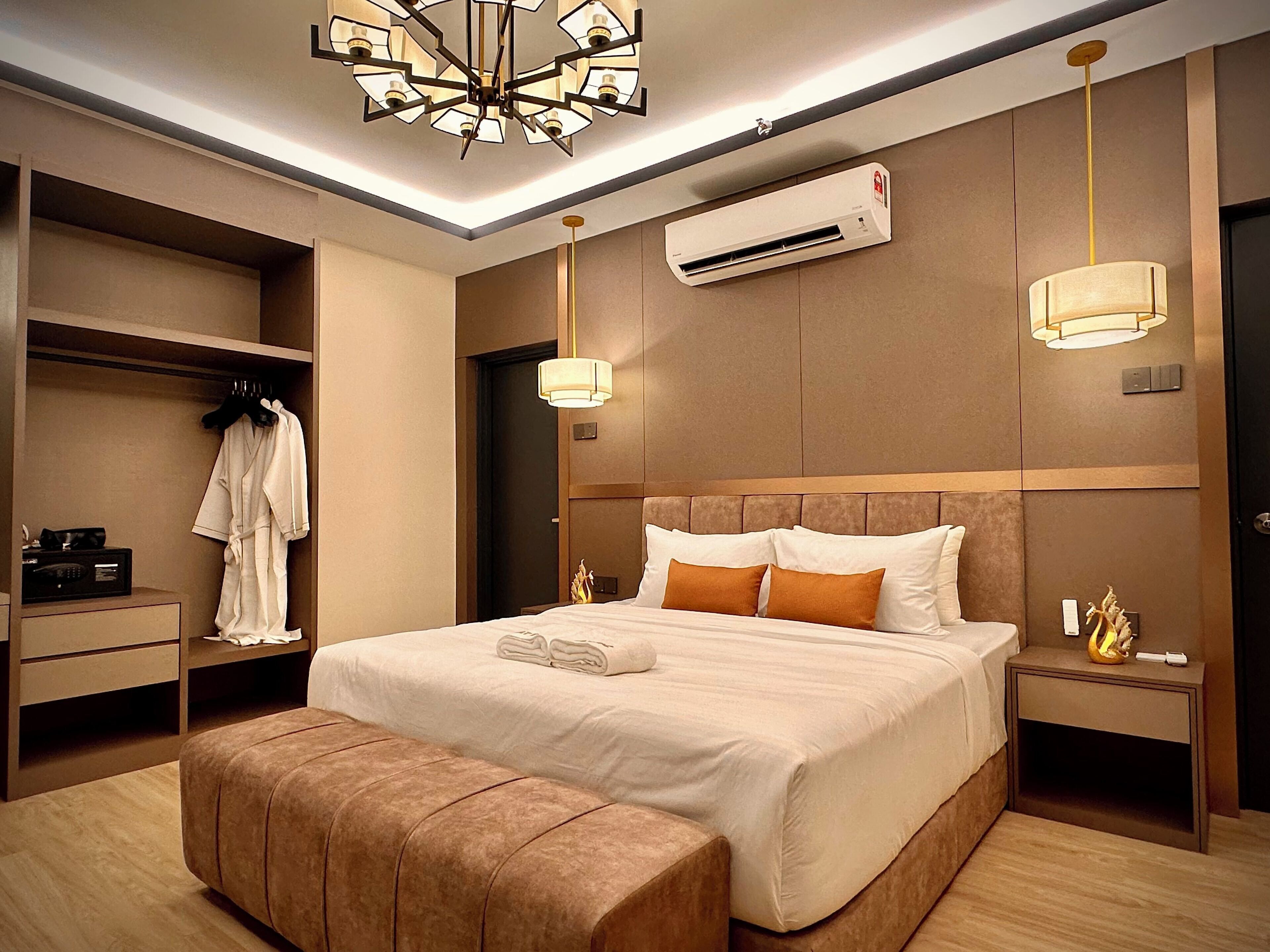 Presidential Suite, 1 King Bed, Partial Sea View