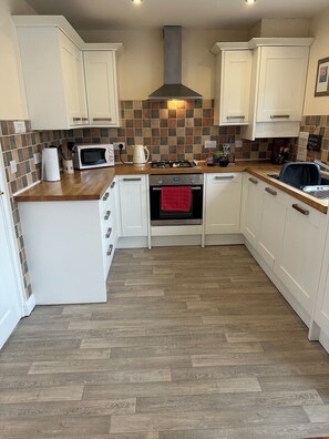 Mikroaaltouuni, uuni, astianpesukone